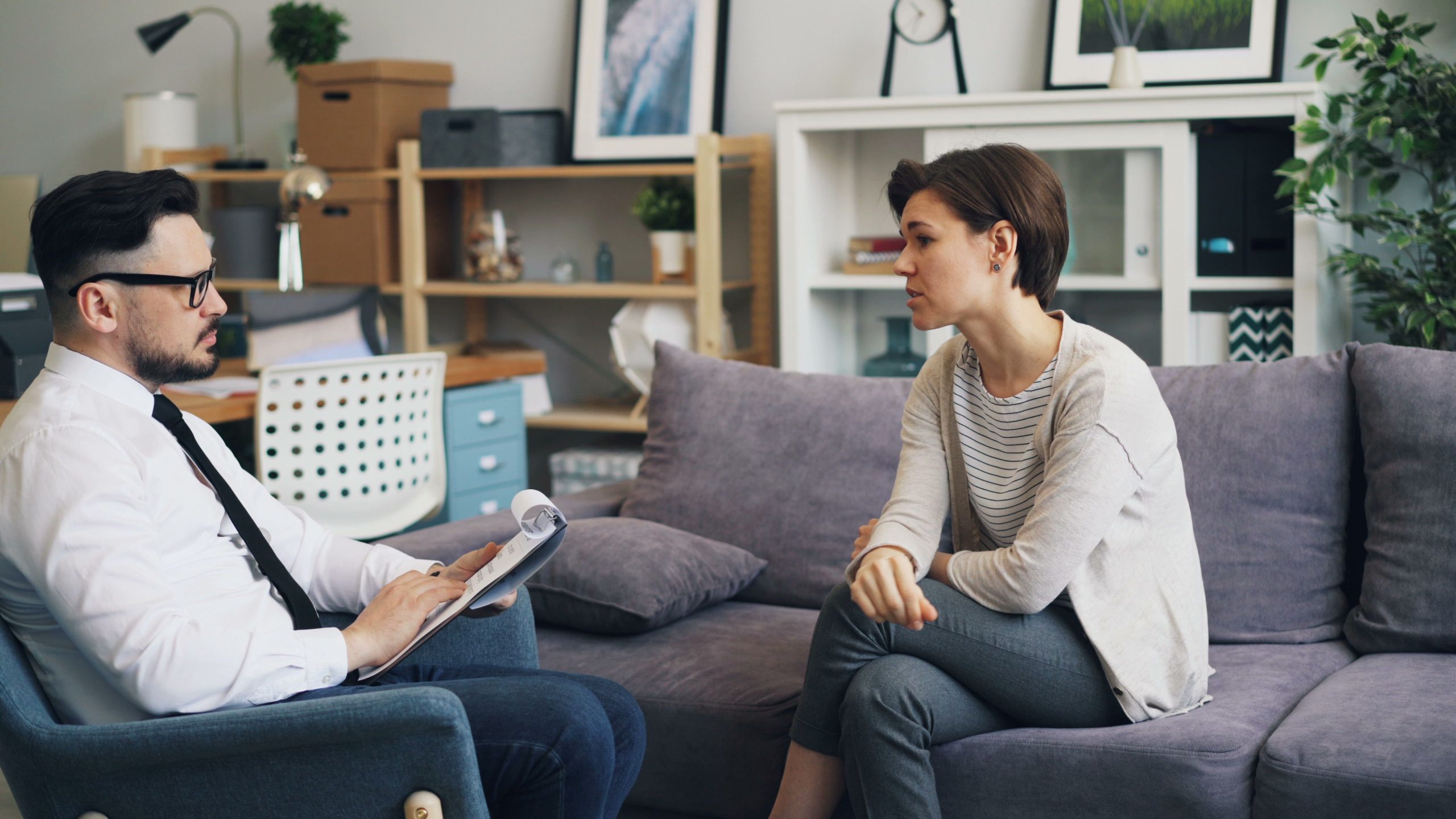 Woman Talking With Her Therapist - Psychodynamic Therapy In Edina MN, South Minneapolis